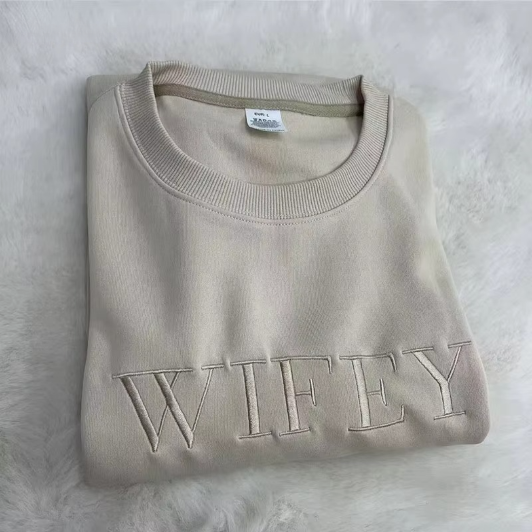“Wifey & Hubby” Sweatshirt I'm Getting Married.